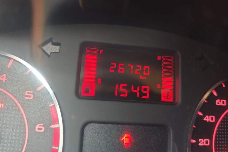 Used Wuling Hongguang V 2022 1.5L Jingqu Edition Electric-Assist LAR Odometer Close Up
