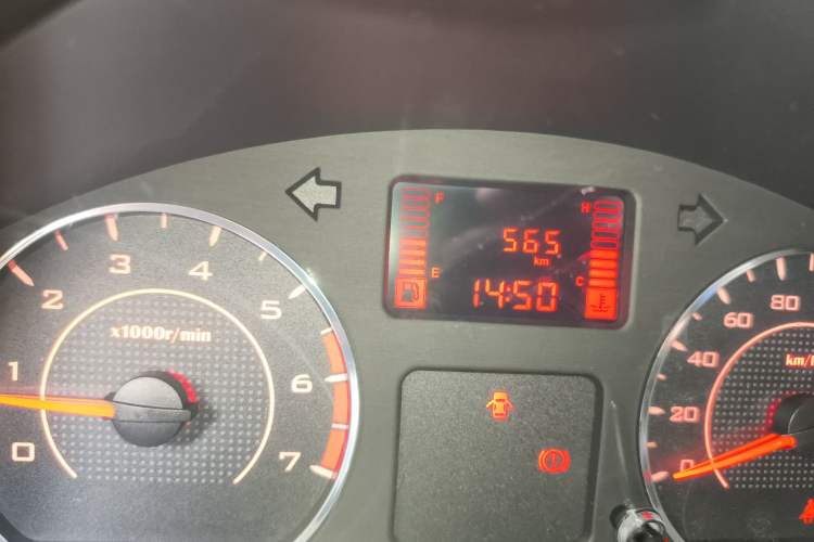 Used Wuling Hongguang V 2022 1.5L Jingqu Edition Electric-Assist LAR Odometer Close Up