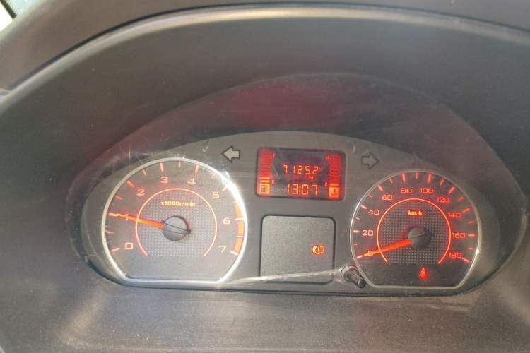 Used Wuling Hongguang V 2022 1.5L Jingqu Edition Electric-Assist LAR Odometer Close Up