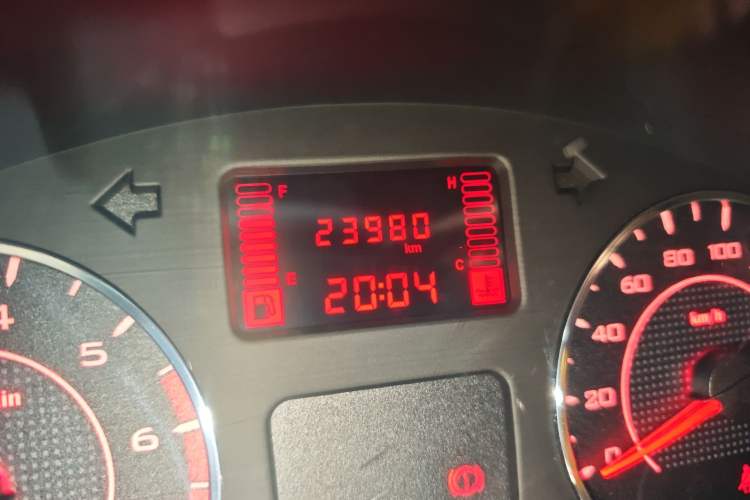 Used Wuling Hongguang V 2022 1.5L Jingqu Version Hydraulic Power Steering LAR Odometer Close Up