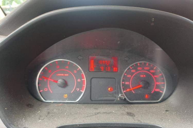 Used Wuling Hongguang V 2022 1.5L Jingqu Edition Electric-Assist LAR Odometer Close Up