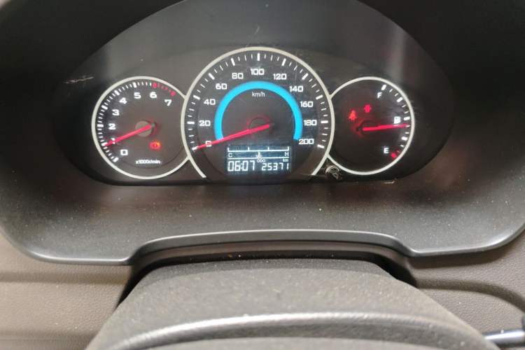 Used Wuling Hongguang V 2022 1.5L Enjoy Edition Hydraulic Power Steering LAR Odometer Close Up
