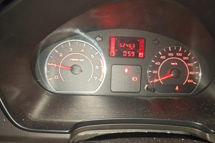 Used Wuling Hongguang V 2022 1.5L Jingqu Version Hydraulic Power Steering LAR Odometer Close Up