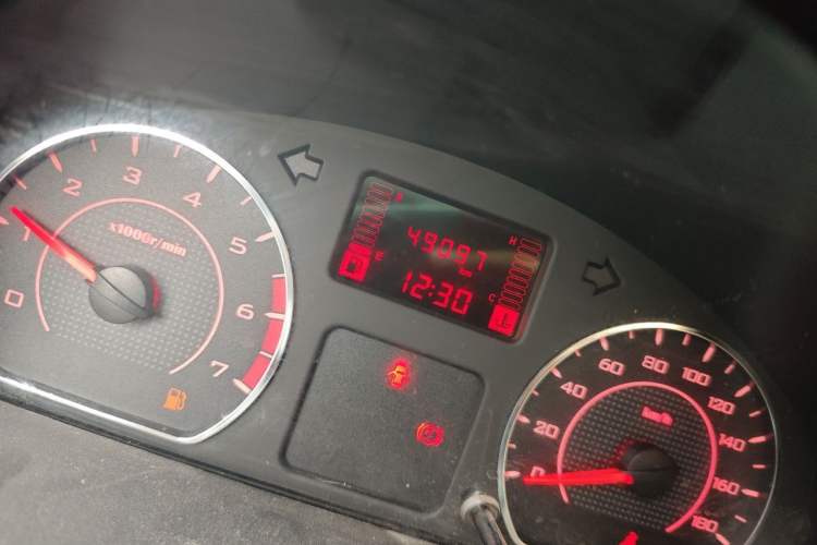 Used Wuling Hongguang V 2022 1.5L Jingqu Edition Electric-Assist LAR Odometer Close Up