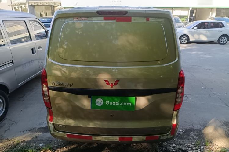Used Wuling Hongguang V 2022 1.5L Jingqu Edition Enclosed-Window Vehicle with Hydraulic Power Steering LAR Rear