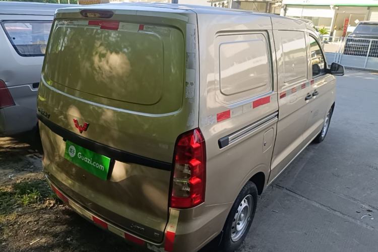 Used Wuling Hongguang V 2022 1.5L Jingqu Edition Enclosed-Window Vehicle with Hydraulic Power Steering LAR Rear Right 45 Deg