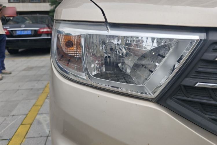 Used Wuling Hongguang V 2022 1.5L Jingqu Version Hydraulic Power Steering LAR Right Front Headlight