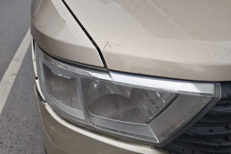 Used Wuling Hongguang V 2022 1.5L Jingqu Edition Electric-Assist LAR Right Front Headlight