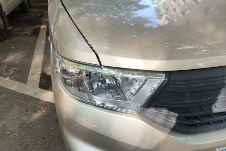 Used Wuling Hongguang V 2022 1.5L Jingqu Edition Electric-Assist LAR Right Front Headlight