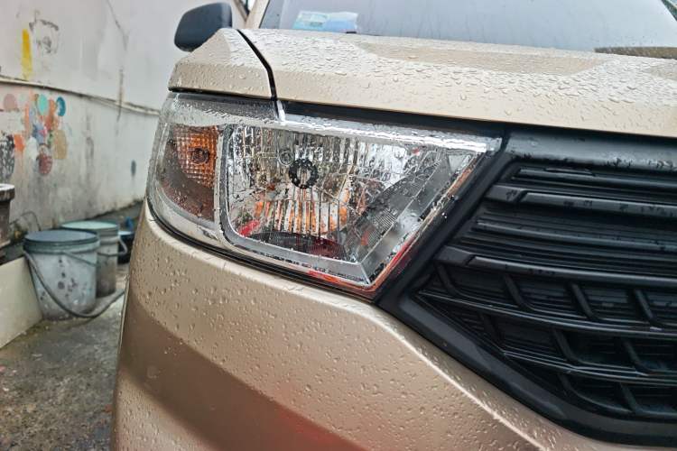 Used Wuling Hongguang V 2022 1.5L Jingqu Version Hydraulic Power Steering LAR Right Front Headlight