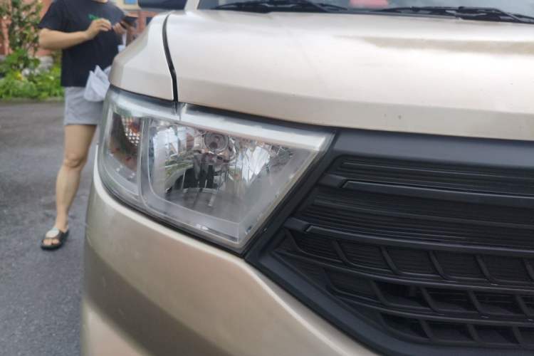 Used Wuling Hongguang V 2022 1.5L Jingqu Edition Electric-Assist LAR Right Front Headlight