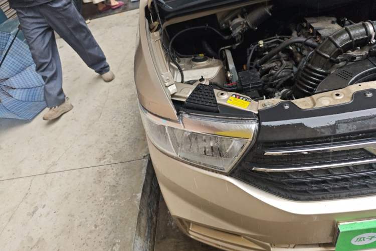 Used Wuling Hongguang V 2022 1.5L Enjoy Edition Hydraulic Power Steering LAR Right Front Headlight