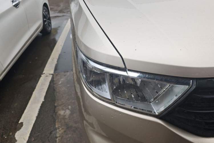 Used Wuling Hongguang V 2022 1.5L Jingqu Version Hydraulic Power Steering LAR Right Front Headlight