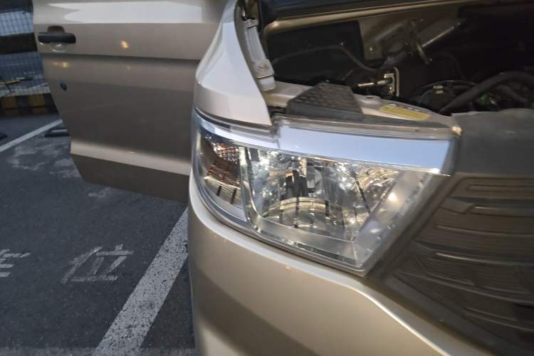 Used Wuling Hongguang V 2022 1.5L Jingqu Version Hydraulic Power Steering LAR Right Front Headlight