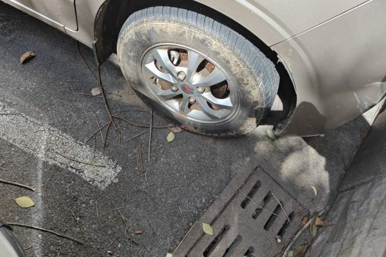 Used Wuling Hongguang V 2022 1.5L Jingqu Version Hydraulic Power Steering LAR Right Front Wheel Hub