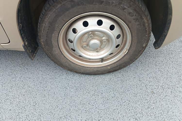 Used Wuling Hongguang V 2022 1.5L Jingqu Version Hydraulic Power Steering LAR Right Front Wheel Hub