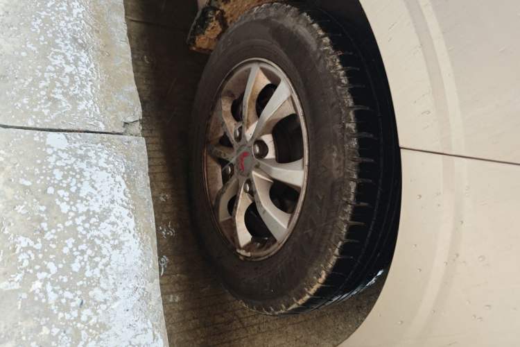 Used Wuling Hongguang V 2022 1.5L Enjoy Edition Hydraulic Power Steering LAR Right Front Wheel Hub