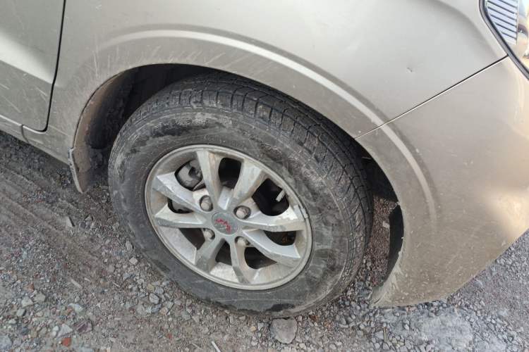 Used Wuling Hongguang V 2022 1.5L Enjoy Edition Electric-Powered LAR Right Front Wheel Hub