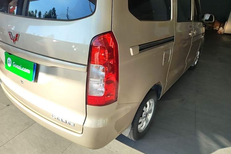 Used Wuling Hongguang V 2022 1.5L Enjoy Edition Electric-Powered LAR Right Rear Taillight