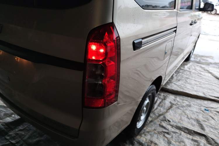 Used Wuling Hongguang V 2022 1.5L Jingqu Edition Electric-Assist LAR Right Rear Taillight