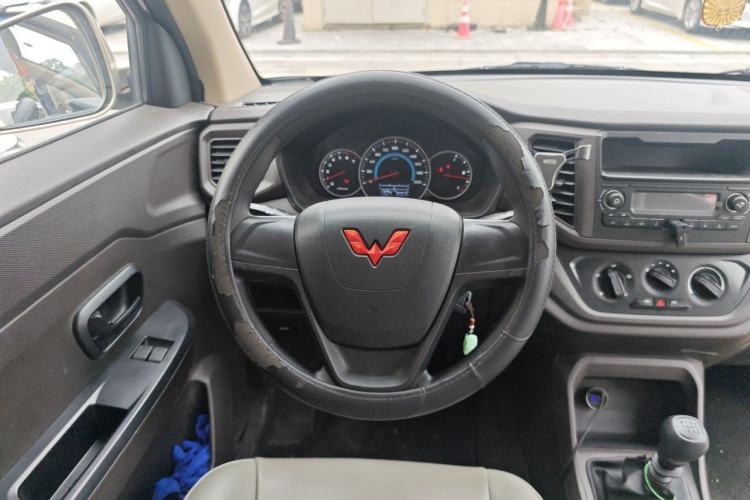 Used Wuling Hongguang V 2022 1.5L Jingqu Version Hydraulic Power Steering LAR Steering Wheel