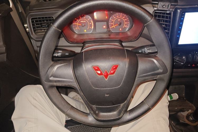 Used Wuling Hongguang V 2022 1.5L Jingqu Edition Electric-Assist LAR Steering Wheel