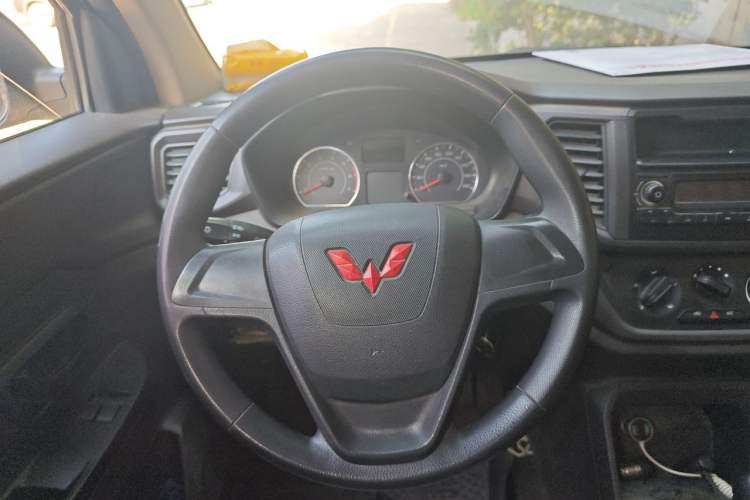 Used Wuling Hongguang V 2022 1.5L Jingqu Edition Electric-Assist LAR Steering Wheel