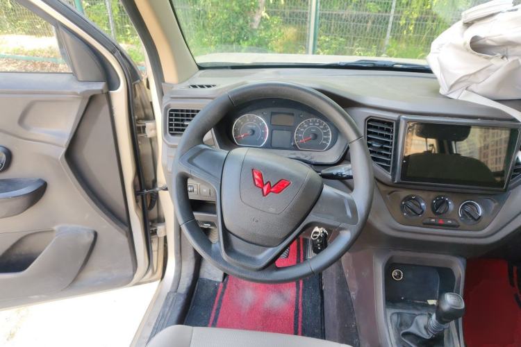 Used Wuling Hongguang V 2022 1.5L Jingqu Edition Electric-Assist LAR Steering Wheel