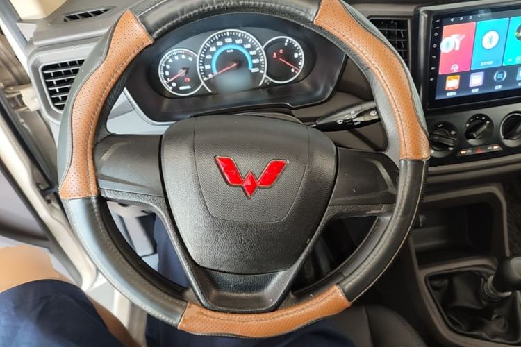 Used Wuling Hongguang V 2022 1.5L Enjoy Edition Electric-Powered LAR Steering Wheel