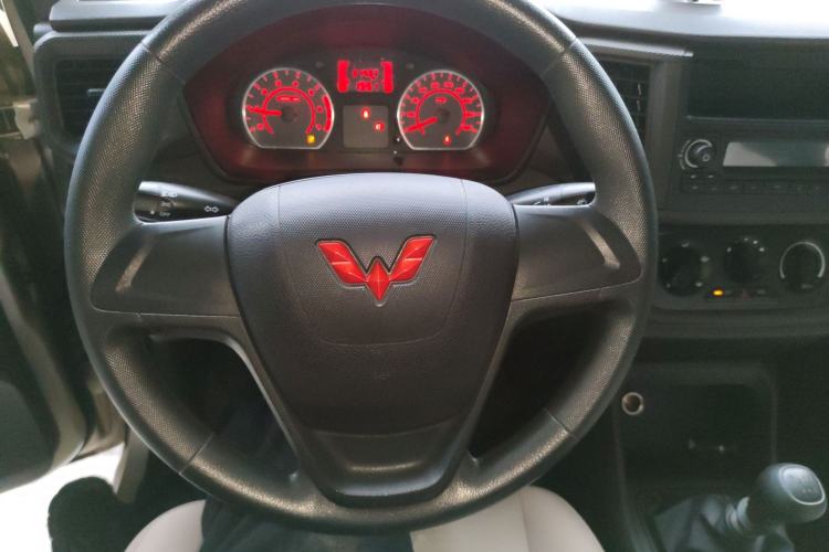 Used Wuling Hongguang V 2022 1.5L Jingqu Edition Electric-Assist LAR Steering Wheel