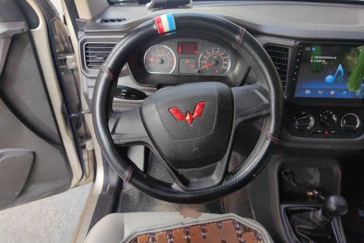 Used Wuling Hongguang V 2022 1.5L Jingqu Edition Electric-Assist LAR Steering Wheel