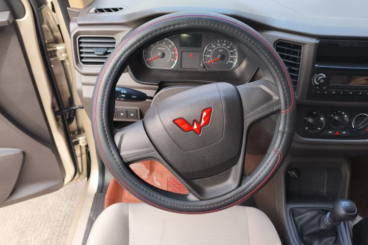 Used Wuling Hongguang V 2022 1.5L Jingqu Edition Electric-Assist LAR Steering Wheel