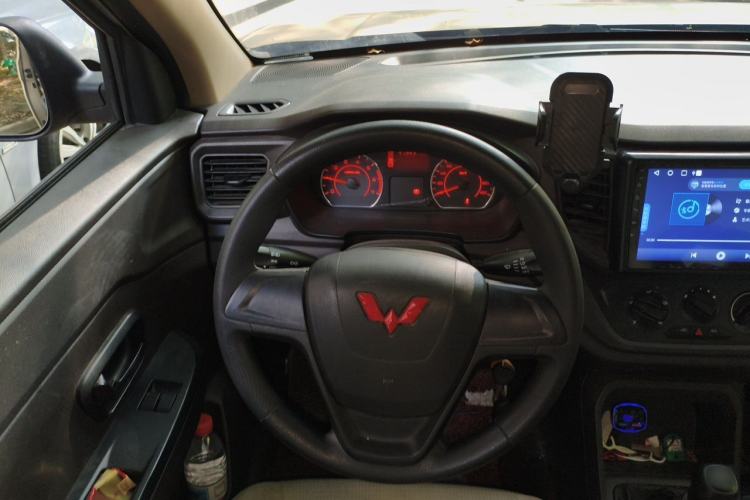 Used Wuling Hongguang V 2022 1.5L Jingqu Edition Electric-Assist LAR Steering Wheel