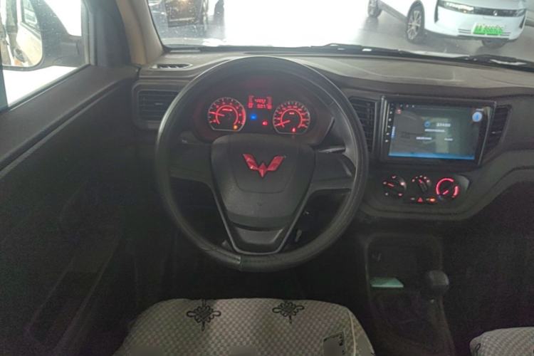 Used Wuling Hongguang V 2022 1.5L Jingqu Edition Electric-Assist LAR Steering Wheel