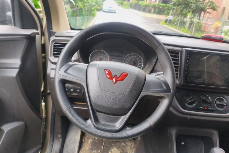 Used Wuling Hongguang V 2022 1.5L Jingqu Edition Electric-Assist LAR Steering Wheel