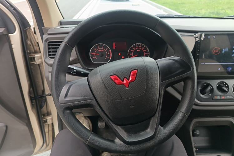 Used Wuling Hongguang V 2022 1.5L Jingqu Version Hydraulic Power Steering LAR Steering Wheel