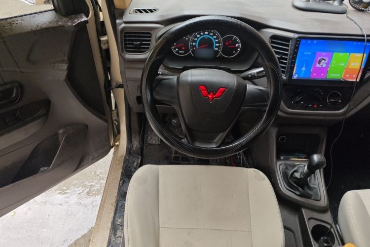 Used Wuling Hongguang V 2022 1.5L Enjoy Edition Hydraulic Power Steering LAR Steering Wheel