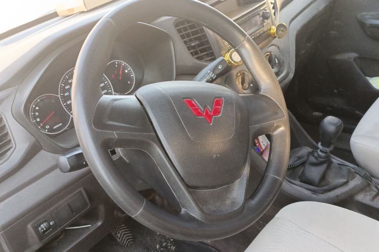 Used Wuling Hongguang V 2022 1.5L Enjoy Edition Electric-Powered LAR Steering Wheel