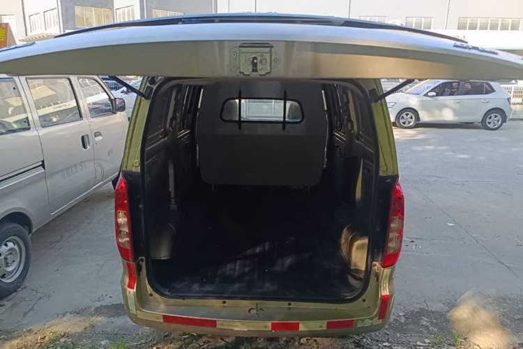 Used Wuling Hongguang V 2022 1.5L Jingqu Edition Enclosed-Window Vehicle with Hydraulic Power Steering LAR Trunk