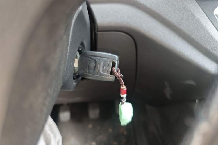 Used Wuling Hongguang V 2022 1.5L Jingqu Version Hydraulic Power Steering LAR Vehicle Key