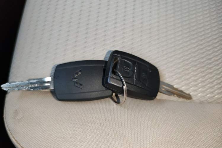 Used Wuling Hongguang V 2022 1.5L Jingqu Edition Electric-Assist LAR Vehicle Key