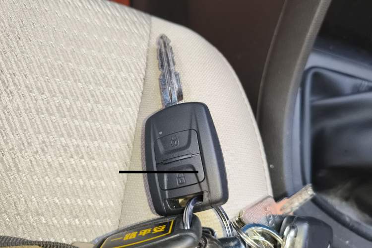 Used Wuling Hongguang V 2022 1.5L Jingqu Edition Electric-Assist LAR Vehicle Key