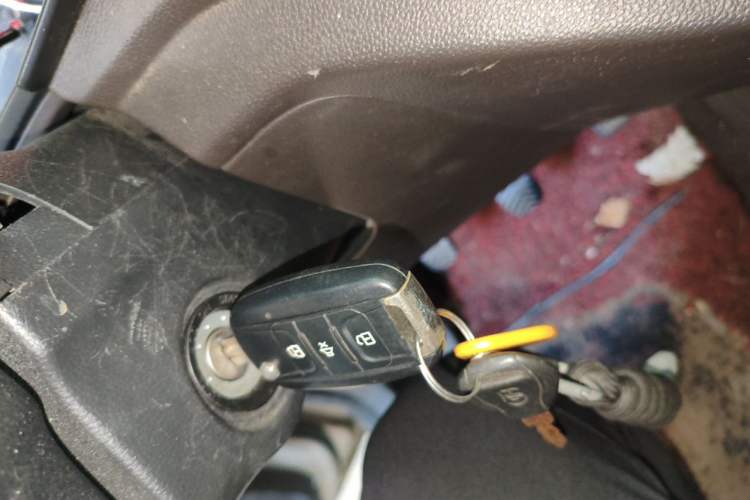 Used Wuling Hongguang V 2022 1.5L Jingqu Edition Electric-Assist LAR Vehicle Key