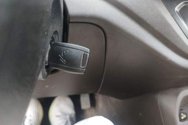 Used Wuling Hongguang V 2022 1.5L Jingqu Edition Electric-Assist LAR Vehicle Key