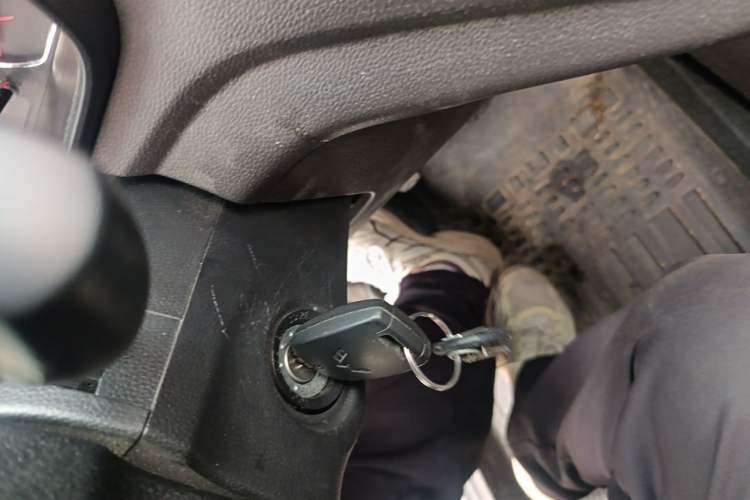 Used Wuling Hongguang V 2022 1.5L Jingqu Version Hydraulic Power Steering LAR Vehicle Key