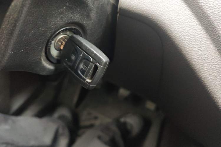 Used Wuling Hongguang V 2022 1.5L Jingqu Version Hydraulic Power Steering LAR Vehicle Key