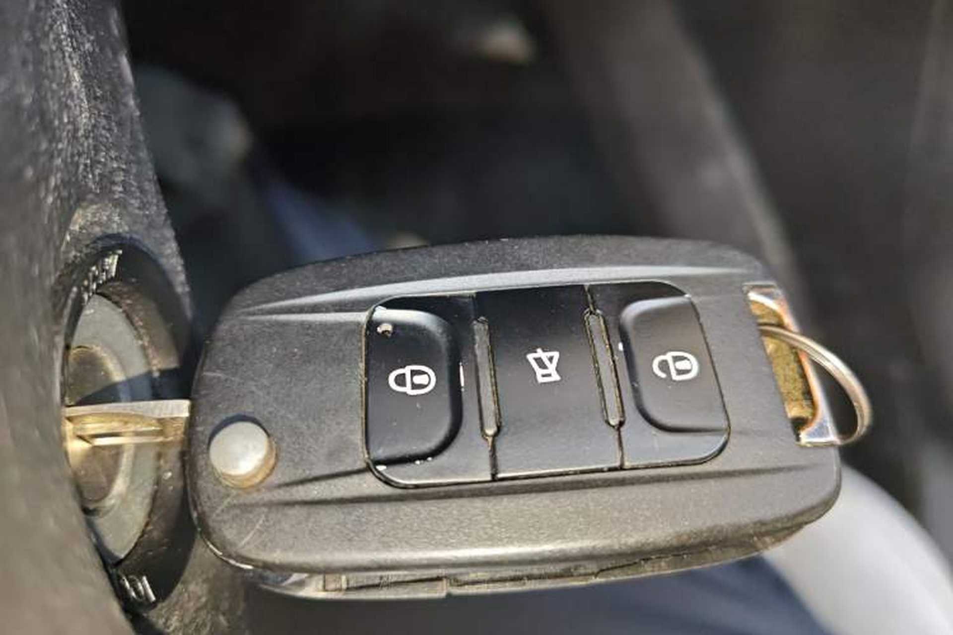 Used Wuling Hongguang V 2022 1.5L Jingqu Edition Electric-Assist LAR Vehicle Key