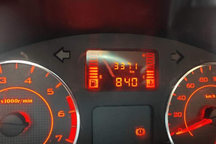 Used Wuling Hongguang V 2022 1.5L Jingqu Edition Electric-Assist LAR Odometer Close Up