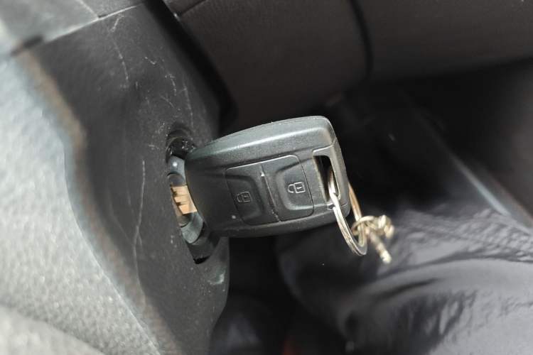 Used Wuling Hongguang V 2022 1.5L Jingqu Edition Electric-Assist LAR Vehicle Key