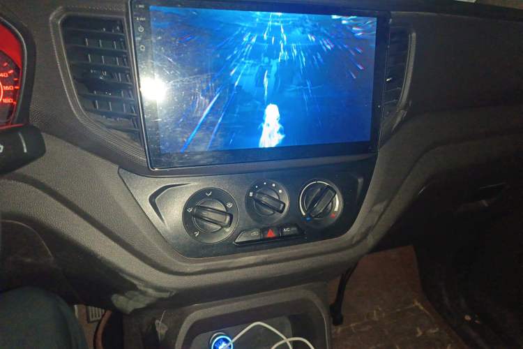 Used Wuling Hongguang V 2022 1.5L Jingqu Edition Electric-Assist LAR Audio And AC Panel
